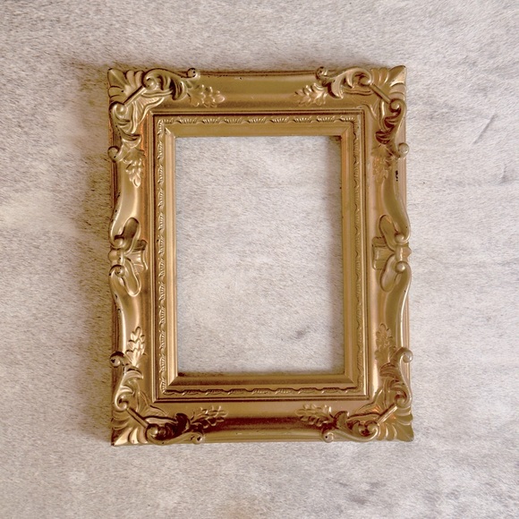 VINTAGE Shabby Chic Gold Empty Frame 8”x10” Opening 4”x6” - Picture 4 of 16